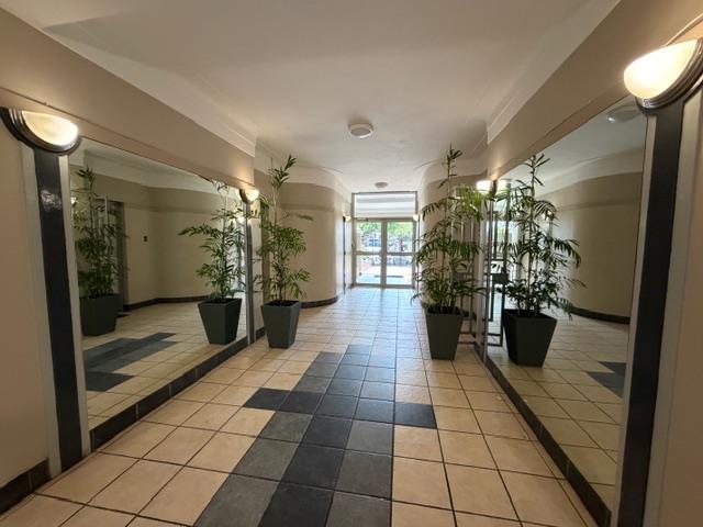 To Let 1 Bedroom Property for Rent in Sea Point Western Cape